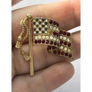 VTG Napier Gold Tone Rhinestone Flag Brooch Red White Blue Patriotic 4th of July